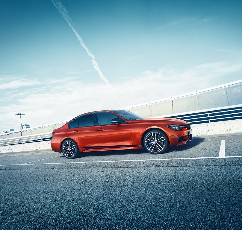 Τα νέα μοντέλα της BMW Σειράς 3 έχουν σπορ στυλ και πολυτέλεια